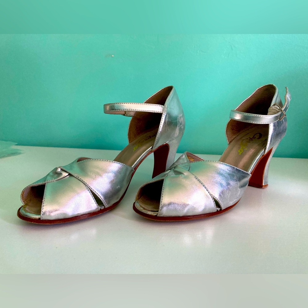 Vintage Y2K Capezio Dance Shoes 7